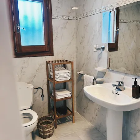 Authentic With Private Pool & Stunning View