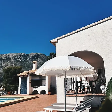 Authentic With Private Pool & Stunning View
