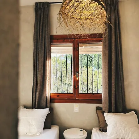 Authentic With Private Pool & Stunning View