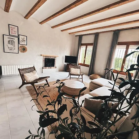 Authentic With Private Pool & Stunning View